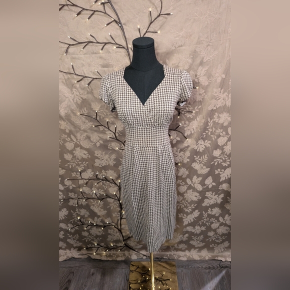 Banana Republic Dresses & Skirts - Banana Republic Brown And Tan Houndstooth Checkered Dress, Size M, EUC!